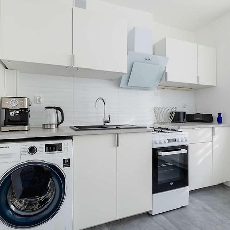 Colorful Studio Near The Spodek Arena In Katowice By Noclegi Renters Esterno foto