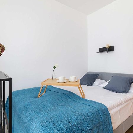 Colorful Studio Near The Spodek Arena In Katowice By Noclegi Renters Esterno foto